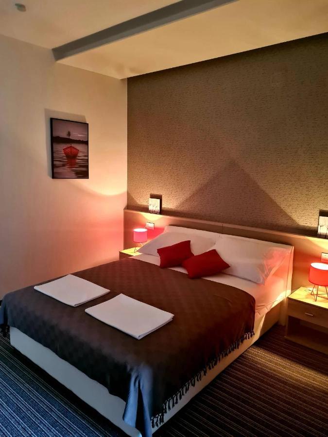 Bonitos, Sobe-Rooms Slavonski Brod Exterior photo