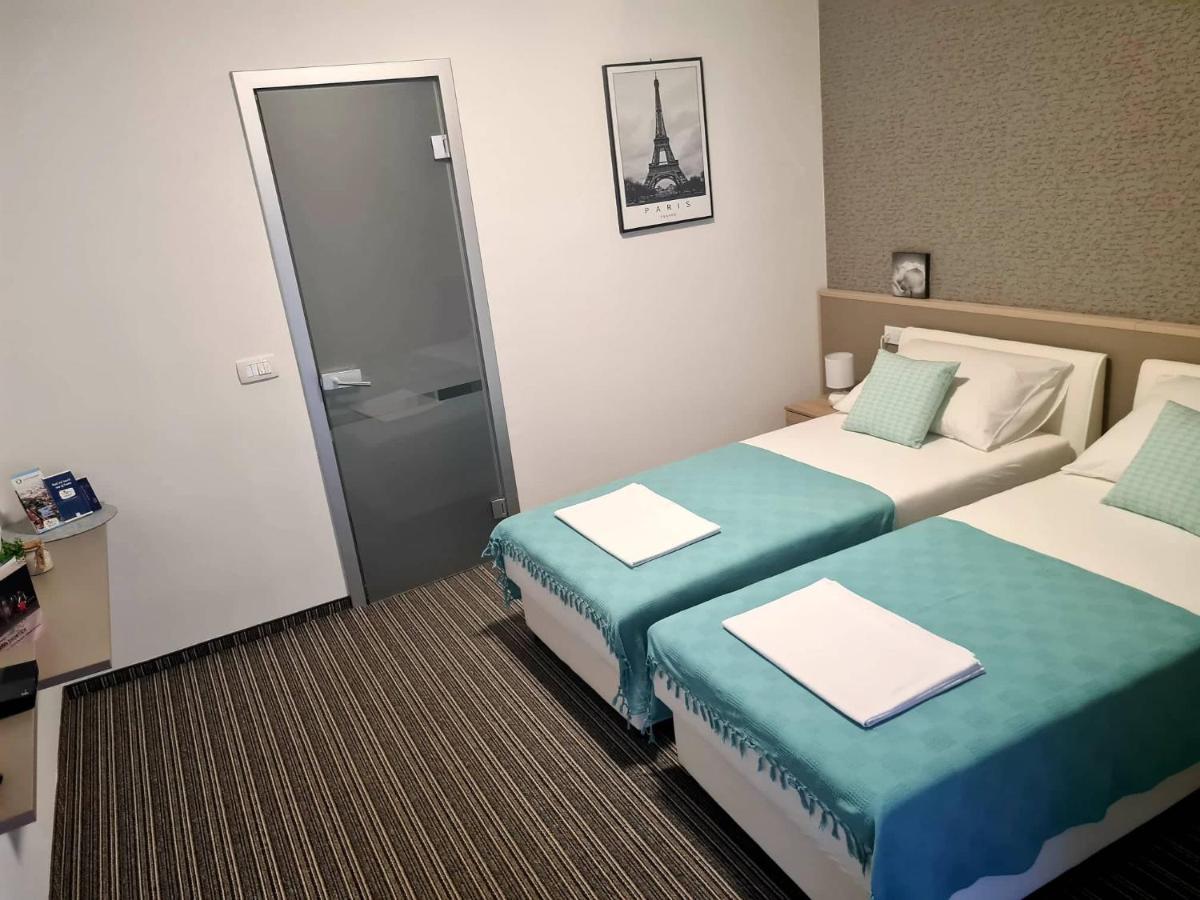 Bonitos, Sobe-Rooms Slavonski Brod Exterior photo